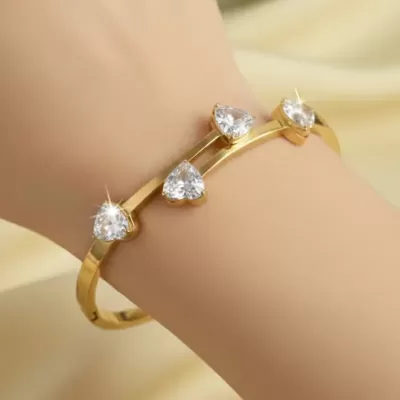 Gold Plated Stainless Steel Anti-Tarnish Heart Shape Diamond Stone Bangle